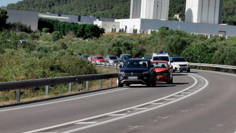 Sis quilòmetres de retencions a la C-14 a a Alcover per un accident