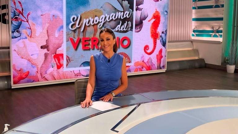 Beatriz Archidona, en el mismo plató donde conduce ‘El programa del verano’ de Telecinco. Foto: Cedida