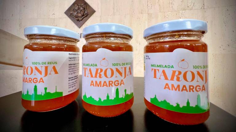 En total, s’han fet 3.000 pots de melmelada a partir de taronges amargues de la ciutat. Foto: Alfredo González