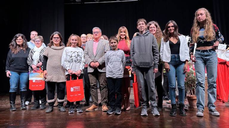 Els diferents participants i jutges del concurs. Foto: Ajuntament de Roda de Berà
