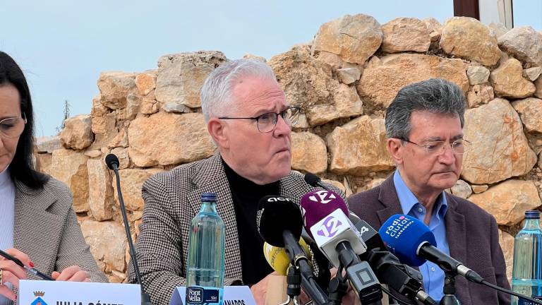 El alcalde de Salou, Pere Granados, en rueda de prensa este jueves por la mañana. Foto ACN
