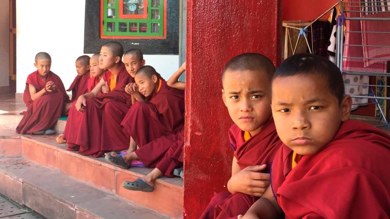Los niños se educan para convertirse en monjes, que luego conviven con la población en Larung Gar y Yarchen Gar. Foto: Agustí Chaler