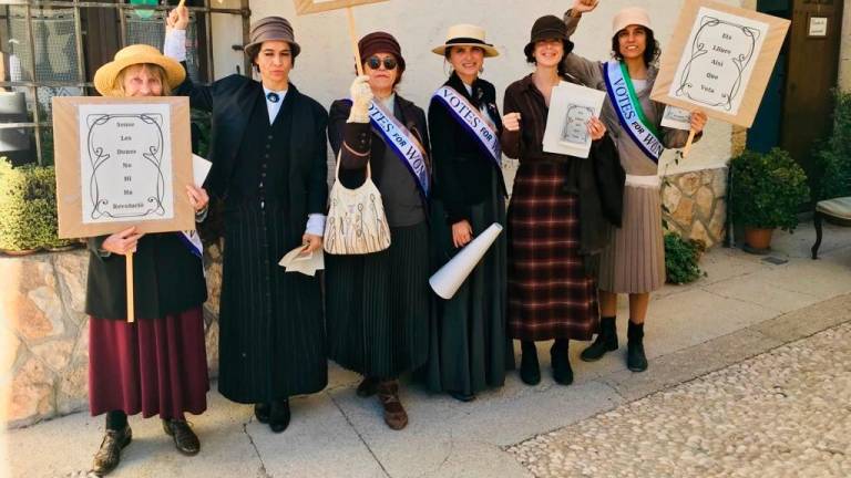 Mujeres que forman parte de la entidad Mans per l’Acció Solidària. FOTO: Cedida