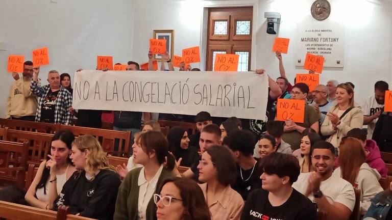 Con el lema ‘No a la congelación salarial’, los trabajadores han reivindicado una vez más la situación que tienen ahora mismo de incertidumbre. Foto: Cedida