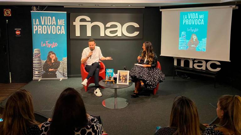 La Forte, junto a su pareja, el periodista Enric Sánchez, en la presentación del ibro en Madrid. Foto: Twitter