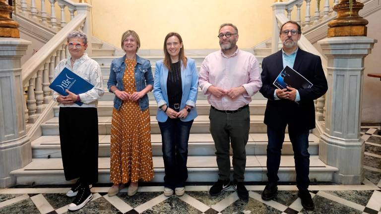 Els programadors i les autoritats, al Teatre Fortuny. Foto: Cedida.