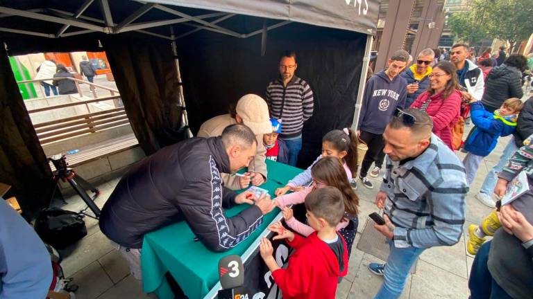 $!Imagen del grupo Figa Flawas firmando discos en Valls. Foto: M.Pérez