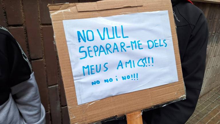 $!VÍDEO: un centenar de manifestantes protestan contra el cierre de una línea del Institut Tarragona