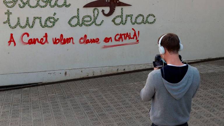 El Decreto ley que entra mañana en vigor también marca el catalán como lengua vehicular. Foto: EFE