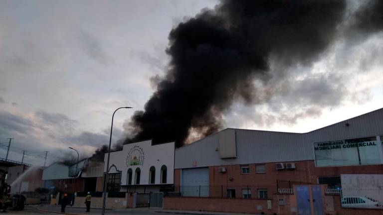 El incendio en El Vendrell. Foto: Roser Urgell