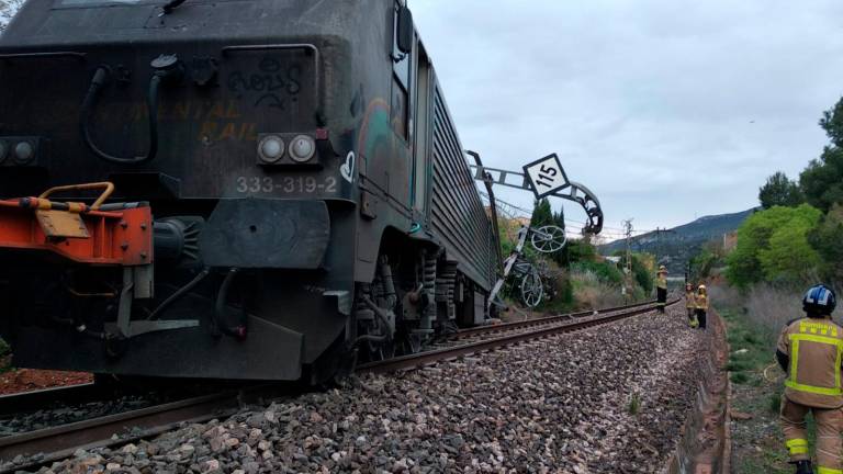 El tren descarrilado. Foto: Àngel Juanpere