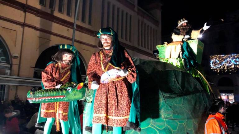 $!Los niños han disfrutado de lo lindo con los Reyes en Tortosa. Foto: Joan Revillas