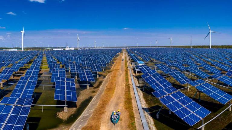 Imagen de archivo de una central fotovoltaica. Foto: EFE