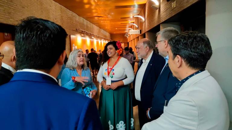 El subdelegado del Gobierno, Joan Sabaté, y el alcalde de Tarragona, Pau Ricomà, entre otras autoridades, ayer en el Palau Firal i de Congressos. foto: AJUNTAMENT DE TARRAGONA