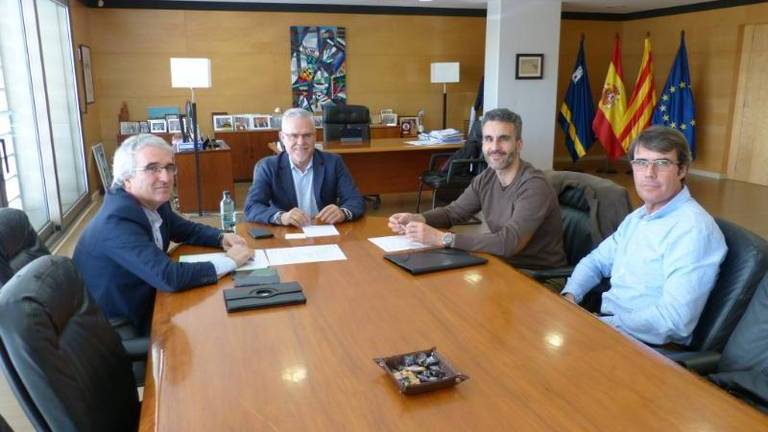 Imagen de la reuni&oacute;n con los vecinos de Barenys. FOTO: Aj. Salou