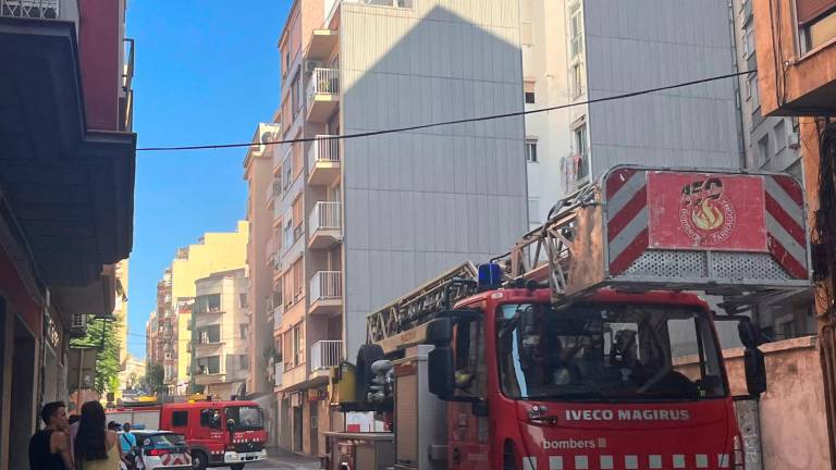 Un incendio en Estanislau Figueras colapsa Tarragona