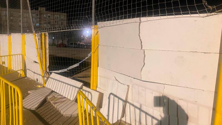 La fachada del estadio de La Floresta, donde se estampó un camión y se dio a la fuga. Foto: Cedida
