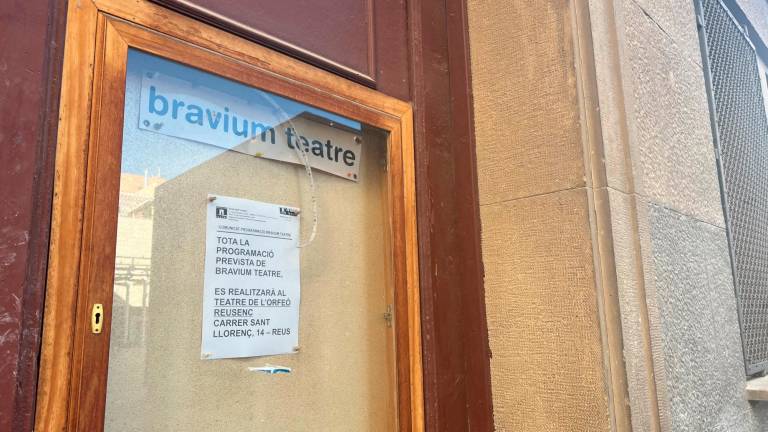 Entrada del Centre Catòlic propietat de l’Arquebisbat de Tarragona on assajava i actuava la companyia Bravium Teatre fins al novembre de 2021. Foto: ACN