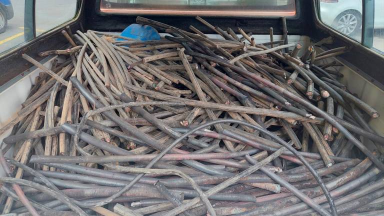 $!El cableado recuperado en otra barraca, donde se habría provocado un incendio para separar el cobre del plástico. FOTO: P.L.