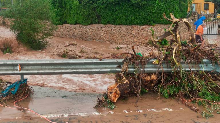 $!Efectos de las lluvias en una vía tarraconense. Foto: Mossos d’Esquadra