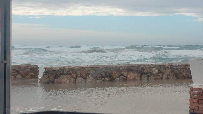 Vista general de toda la playa de Altafulla casi desaparecida en su totalidad. Foto: Maria Dolors Boronat