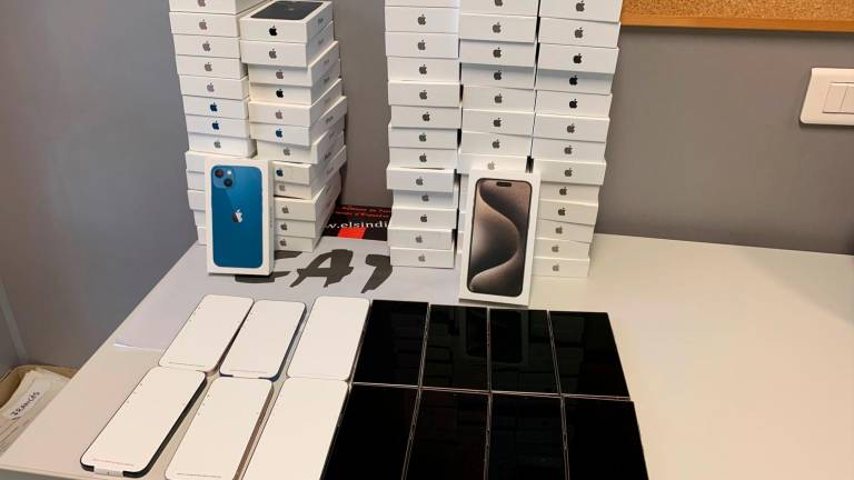 $!La mayoría de los móviles iban en su caja original. Foto: Mossos d’Esquadra
