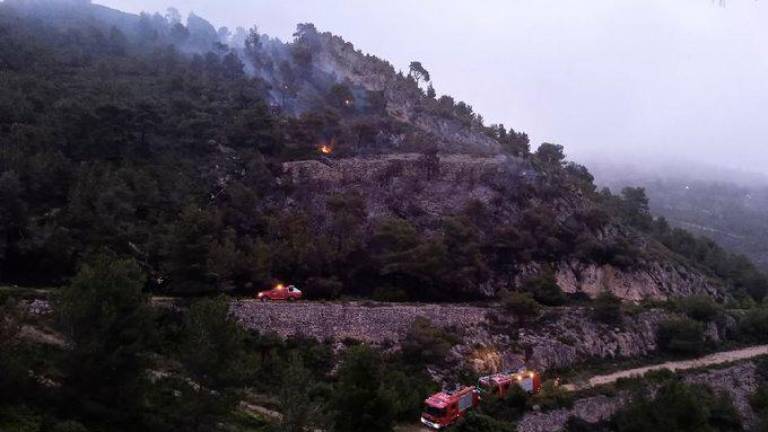Un llamp causa un altre foc forestal, ara a Fontscaldes, a Valls