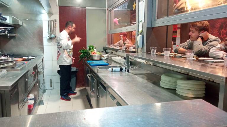 El chef Joan Llaberies, el jueves, durante su muestra del show cooking. Foto: Cedida