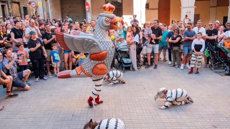 L’àliga petita de Valls amb els seus aliguers. foto: cedida