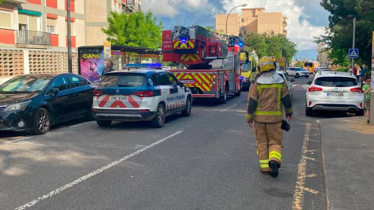 Imagen de archivo de un incendio de vivienda en Reus. Foto: Ivan Compte