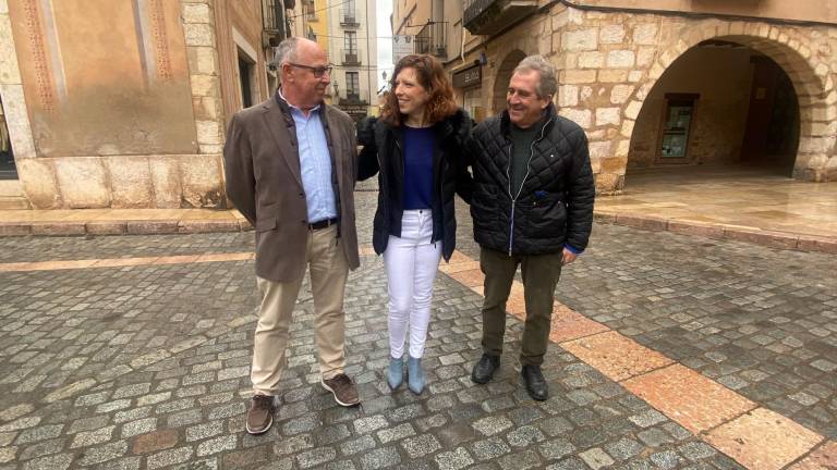 Marià Gomis, Anna Lafebre i Josep Andreu, a la plaça Major de Montblanc. Foto: Marina Pérez Got