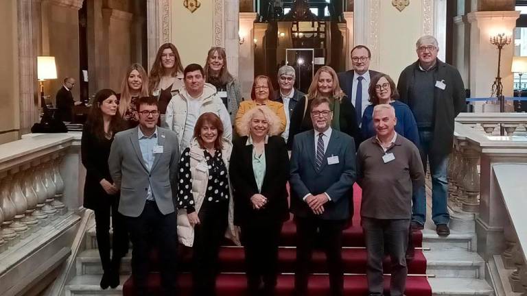 $!Representantes de la sociedad civil y económica del Baix Penedès en el Parlament.
