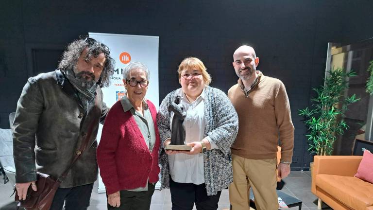 La segona per l’esquerra és l’escriptora xertolina Francesca Aliern Pons, que ha rebut el dotzè premi Lo Grifonet. FOTO: CEDIDA