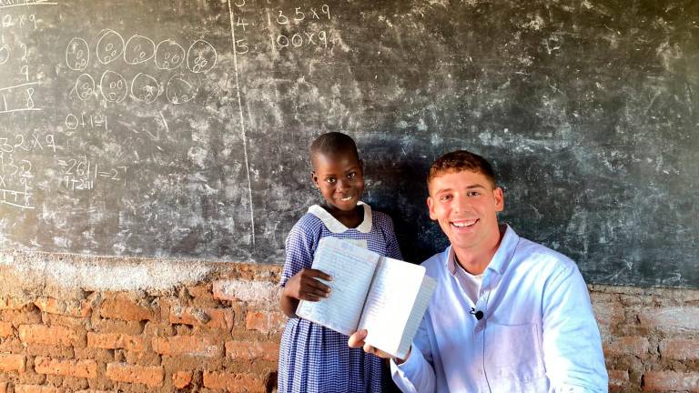 El reusenc Marc Jardí s’ha proposat fer arribar llibretes a 500 alumnes d’Uganda. Foto: Cedida