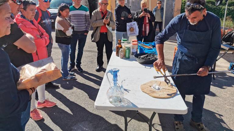 Antonio Fernández fent una demostració a la plaça de les Orenetes. Foto: Àngel Juanpere