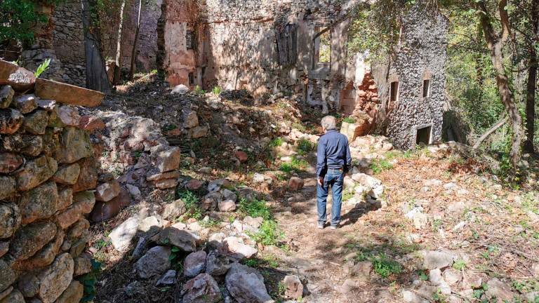 Les restes de l’antiga casa annexa al molí. Foto: Àngel Juanpere