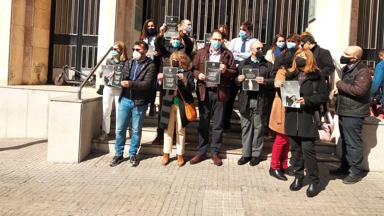 Los letrados de la Administración de Justicia ya protestaron el pasado 9 de marzo a las puertas del Palau de Justícia de Tarragona. Foto: Àngel Juanpere