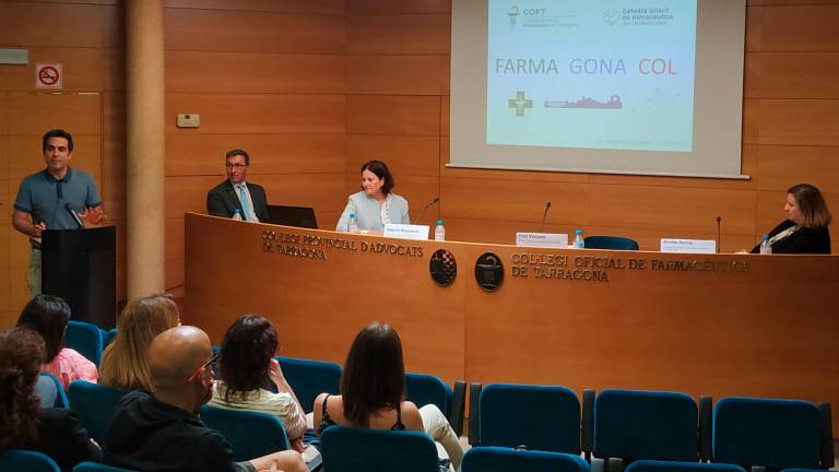 La presentación tuvo lugar en la sala de actos del Col·legi Oficial de Farmacèutics de Tarragona. Foto: cedida