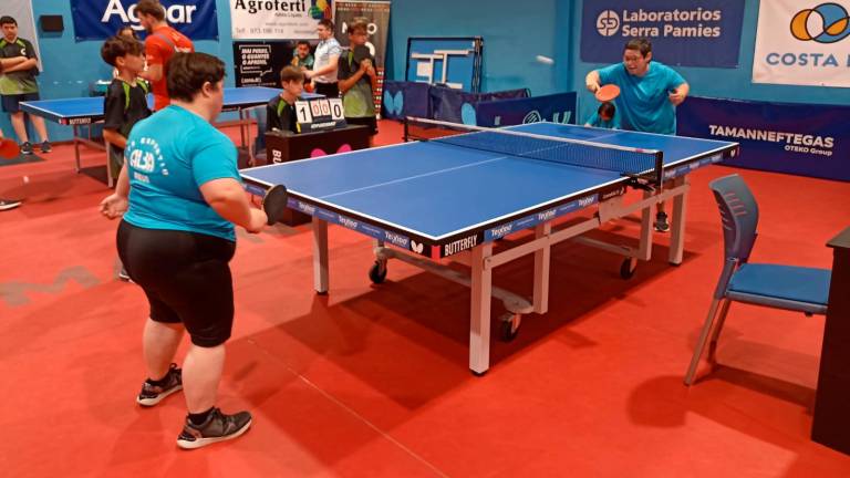 Los miembros del Club Esportiu Alba pueden practicar ‘ping-pong’ gracias al convenio con el CTT Ganxets. Foto: cedida / Club Esportiu Alba