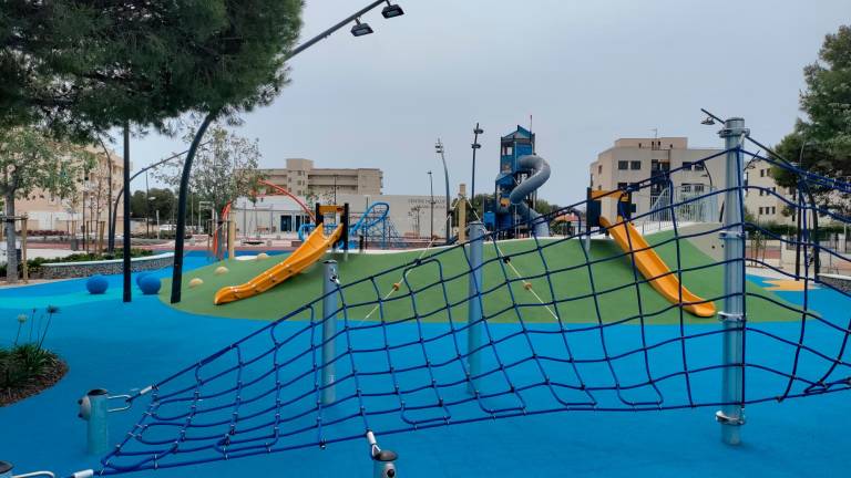 $!La plaza Jaén y la zona de juegos infantiles. FOTO: Aj. Mont-roig del Camp