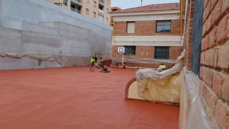 Situación de la pasada semana de las obras en el patio de la escuela. Foto: Cedida