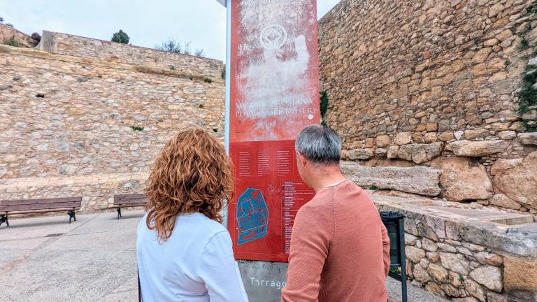 El panel del portal del Roser; el nuevo tótem se retirará unos metros para evitar zonas de hacinamiento de personas. Foto: Ángel Ullate