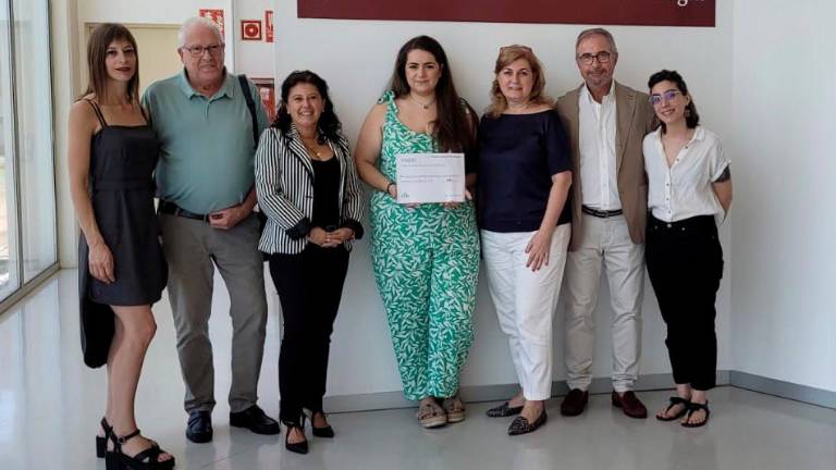 Imagen de la entrega del premio del I Concurs de Projecte Socials per a gent gran de la URV. Foto: Cedida