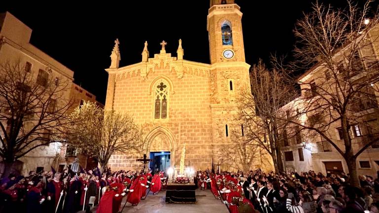 La iglesia de Santa María es el epicentro de la procesión en Cambrils. FOTO: MCG