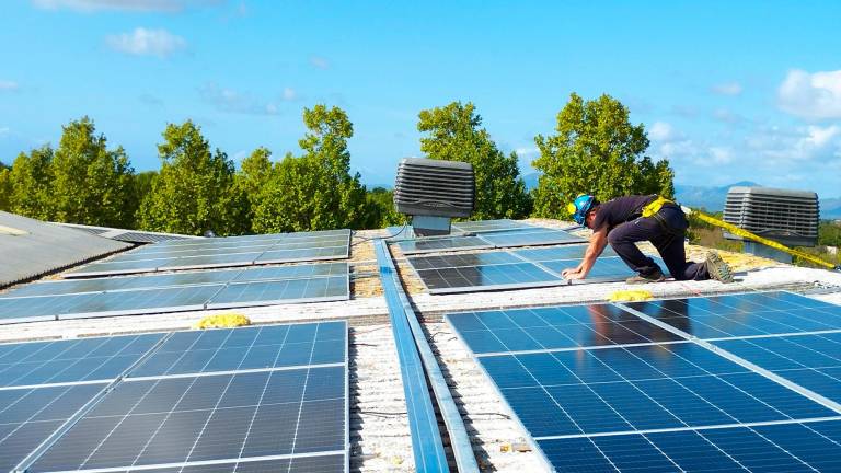 Las fotovoltaicas empiezan a cubrir los tejados del polígono Agro-Reus