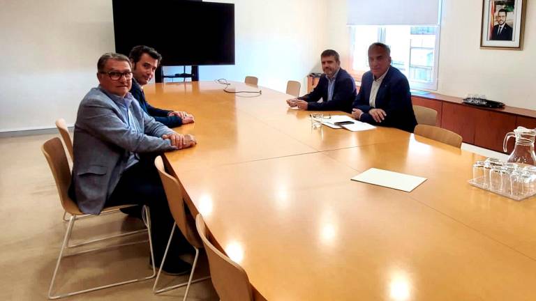 $!La reunión entre el Ayuntamiento y la Generalitat. FOTO: Aj. Roda de Berà