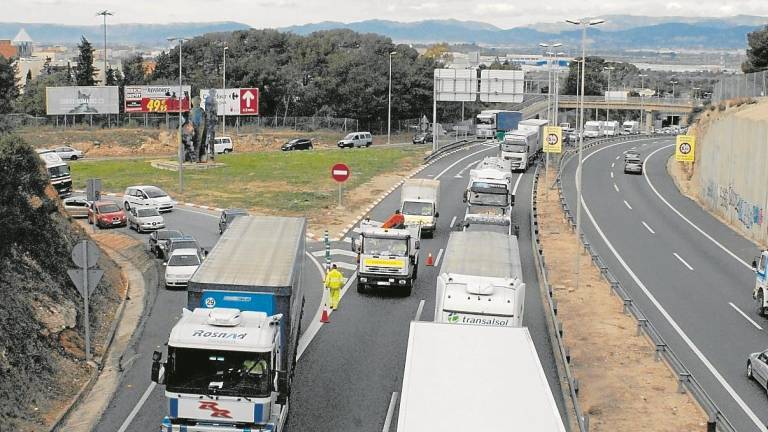 Los problemas de tráfico son recurrentes en la Autovía A-7. FOTO: Ángel Juanpere