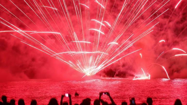 Uno de los fuegos artificiales del último Concurs Internacional de Focs celebrado en Tarragona, en 2019. FOTO: Pere Ferré