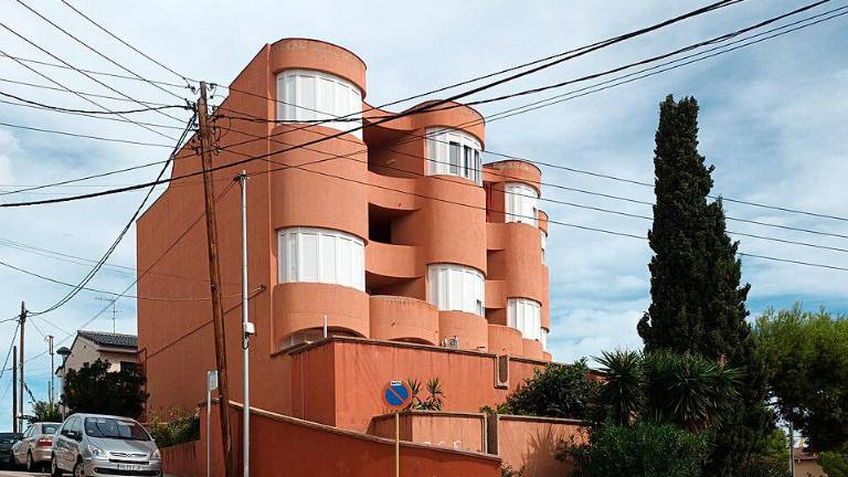 El edificio Marbore de Segur de Calafell.