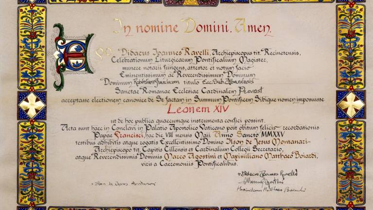 Acta sobre la aceptación de la condición de pontífice y el nombre que ha asumido León XIV, redactada por el Maestro de las Celebraciones Litúrgicas Pontificias con función de notario. Foto: ACN